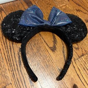 Ute black sequin Minnie Mouse eat headband.